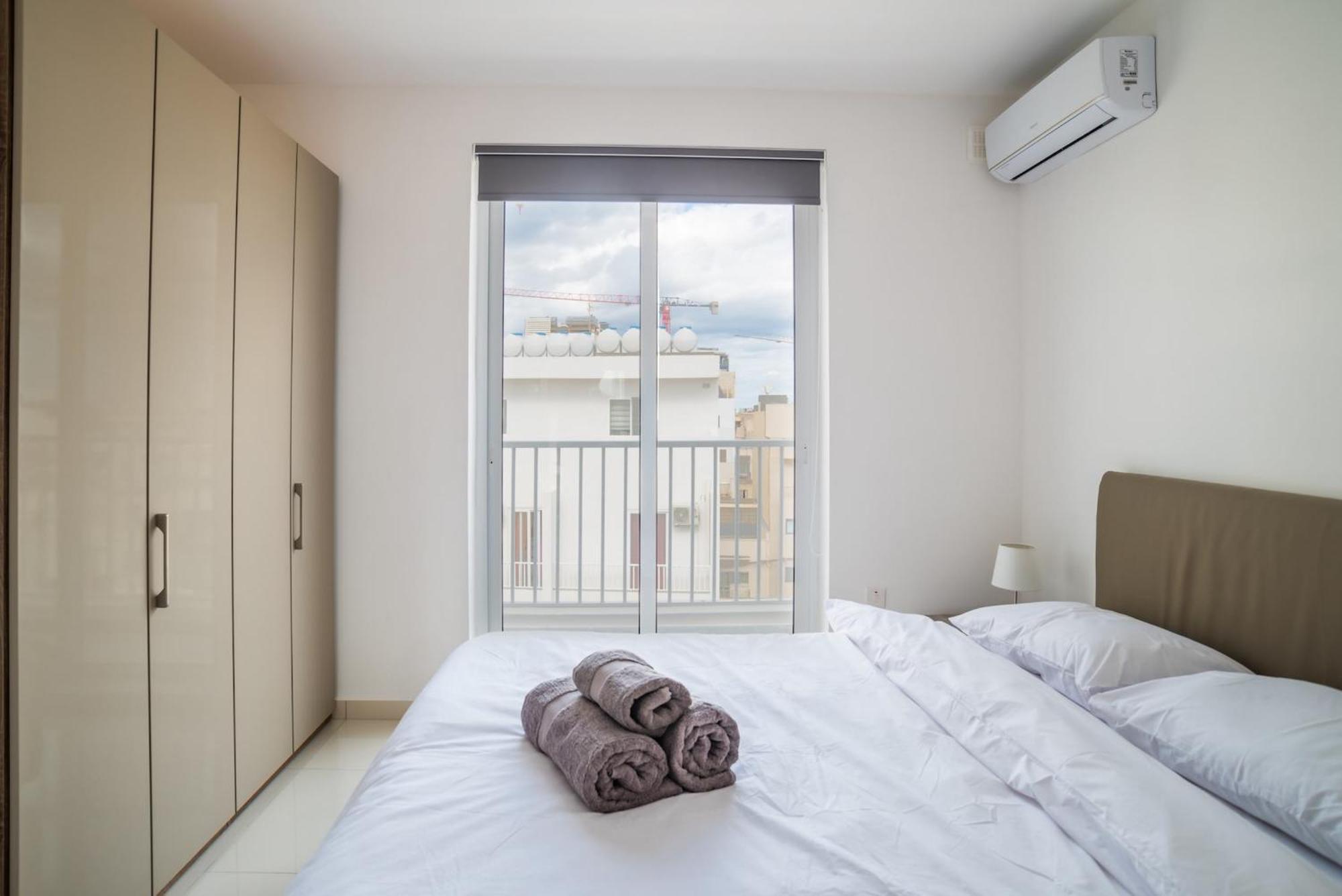 Spinola 1br Cozy Flat