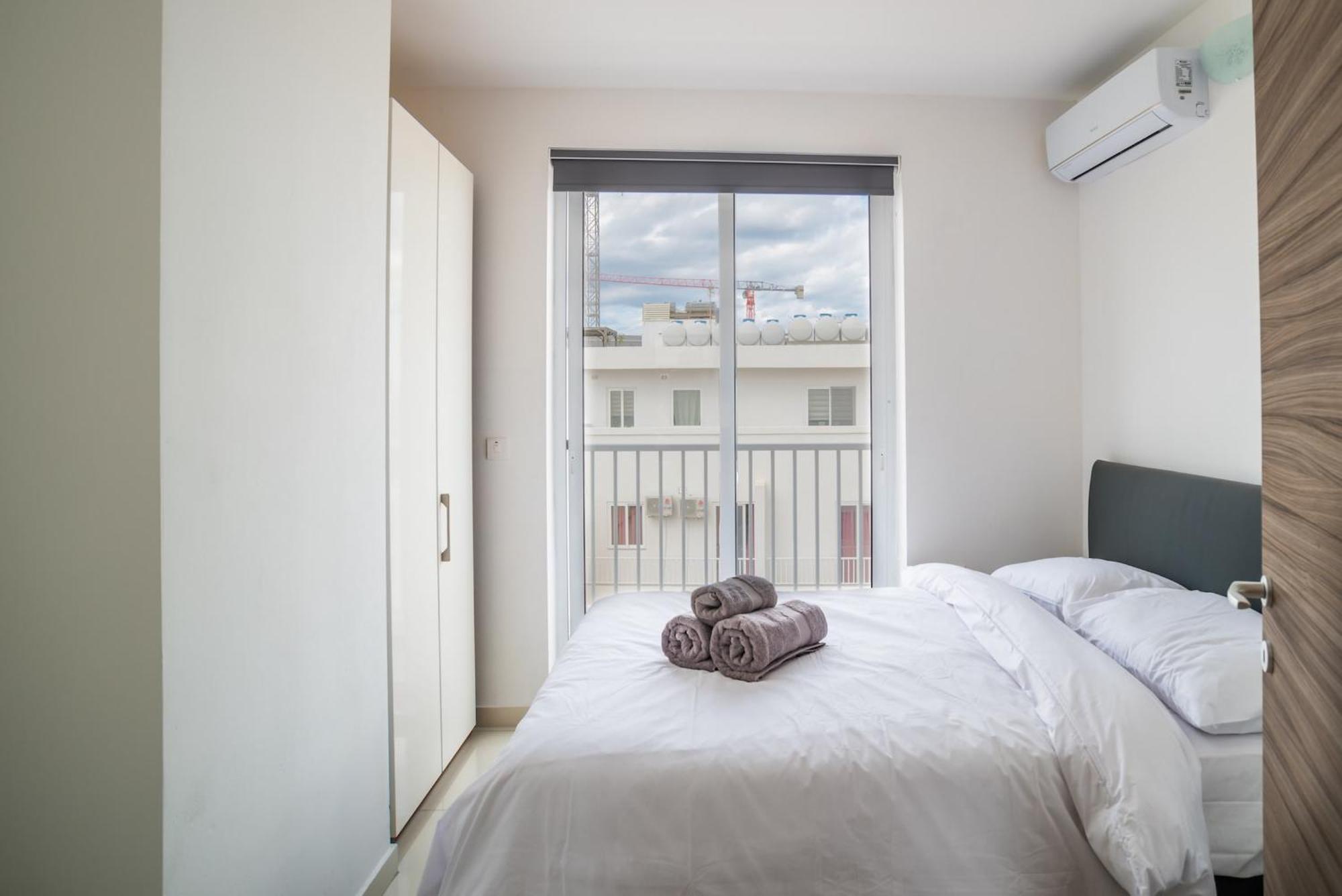 Spinola 1br Cozy Flat
